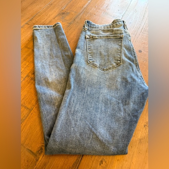 Kancan woman’s skinny estilo style jeans. Med wash. Size 9. Excellent condition. - Picture 1 of 5